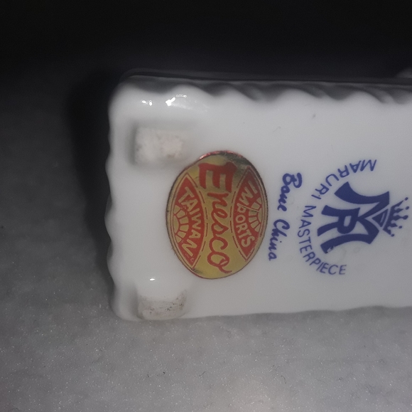 Maruri Masterpiece Bone China Dollhouse Furniture Bed Dresser Vanity Vintage... - Picture 7 of 7